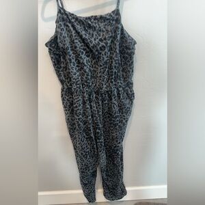 Old Navy Women’s XXL gray leopard jumpsuit